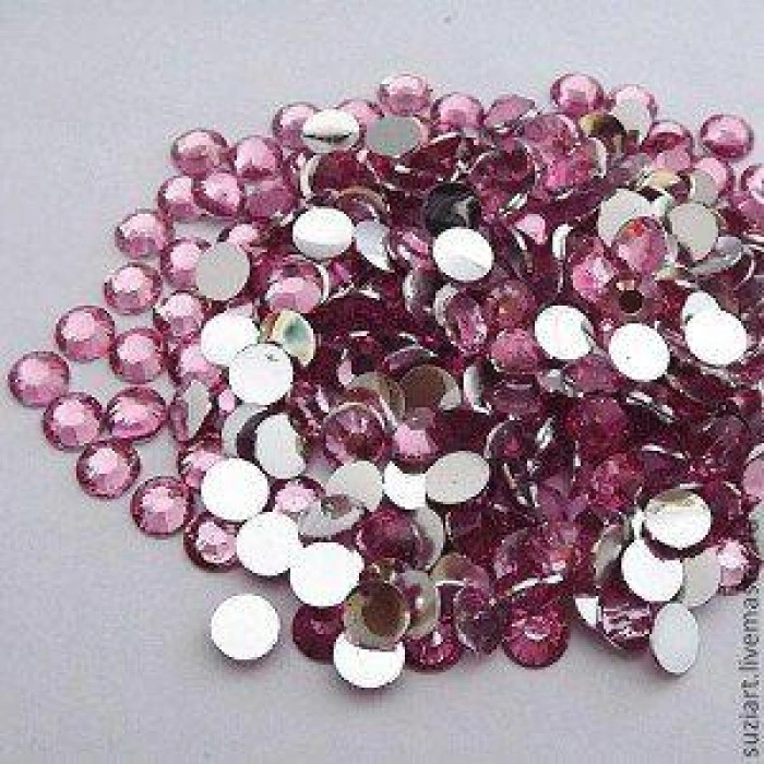 Swarowski Rhinestones Packaged In 100 Pcs. (In A Jar)